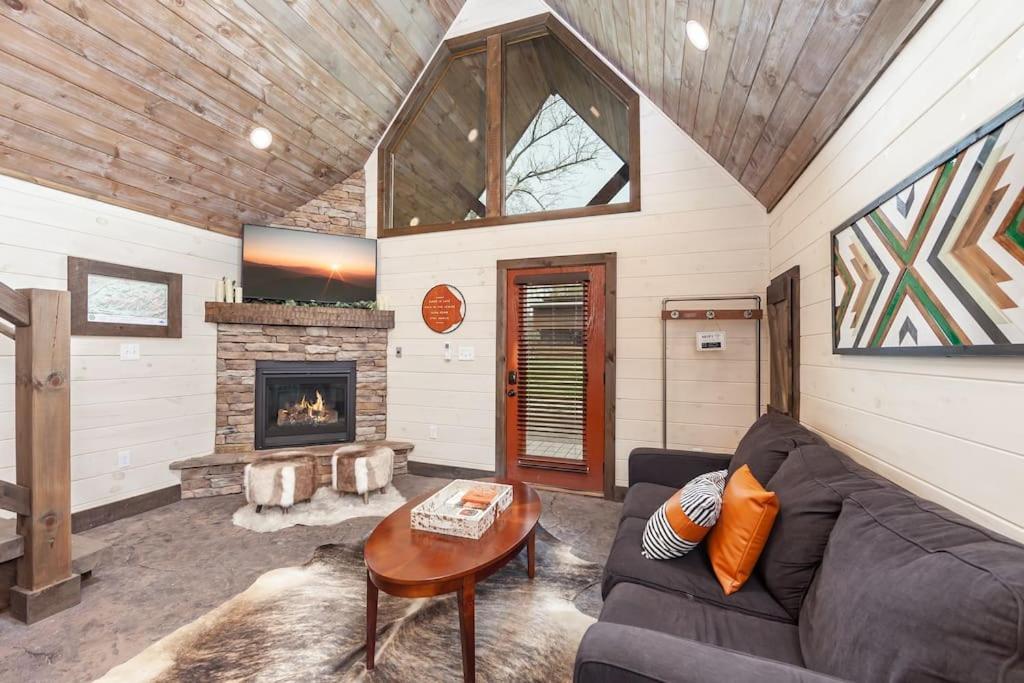 Romantic A-Frame Private Hottub Firepit Neargsmnp Sevierville Exterior foto